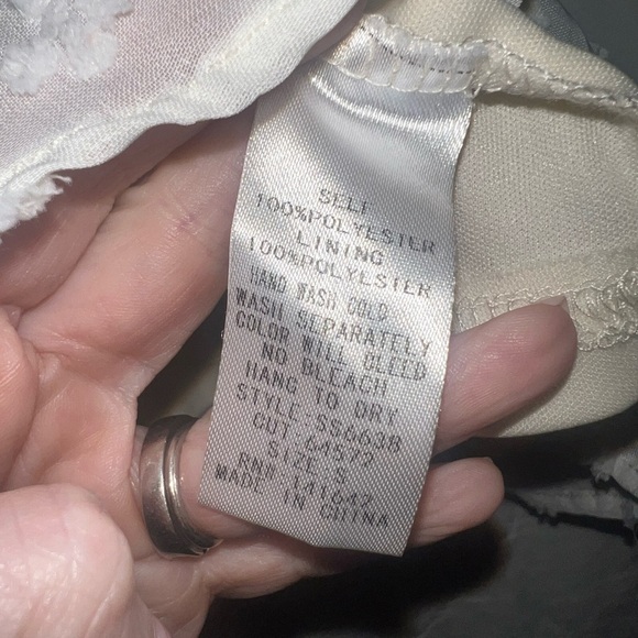 She + Sky Ivory Embroidered Blouse with Puff Sleeves Size Small - Picture 6 of 9